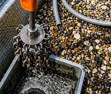 Préparation du conduit avant chemisage de canalisation