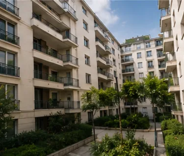 Immeuble collectif occup&eacute; concern&eacute; par une r&eacute;habilitation de canalisations